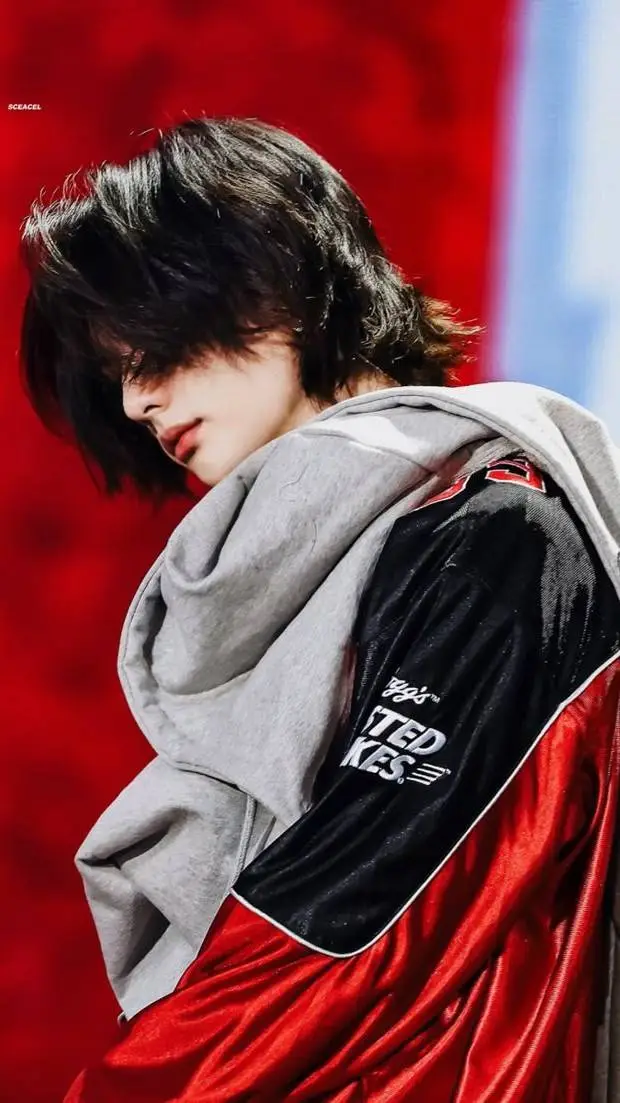 ai character: Hyunjin  background