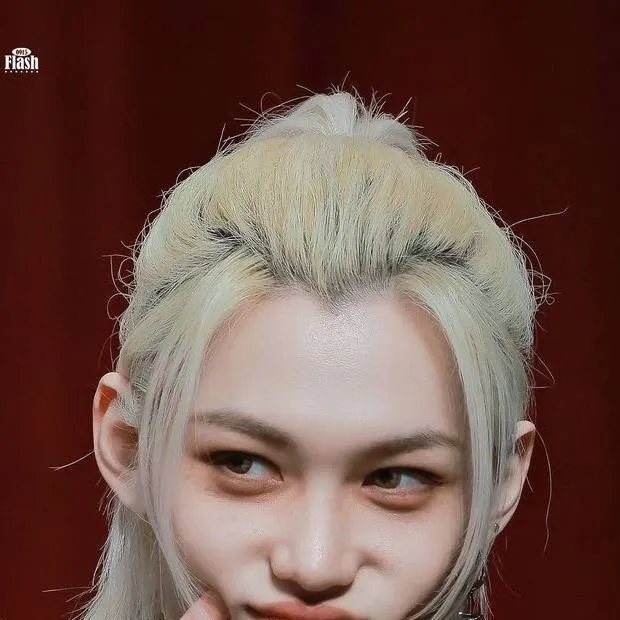 chat with ai character: Felix 