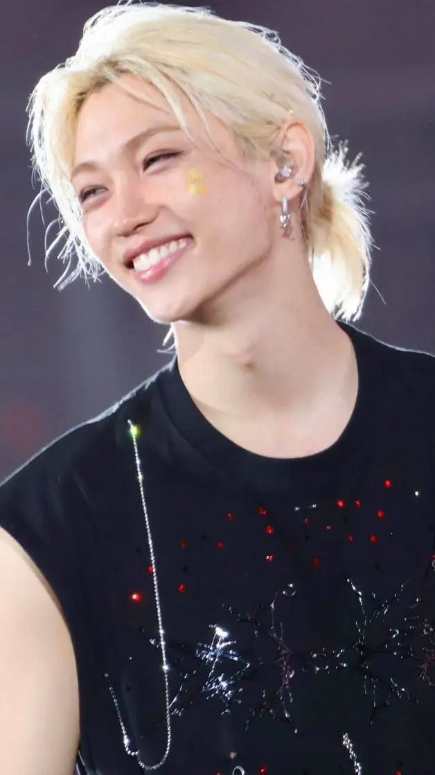 ai character: Felix  background