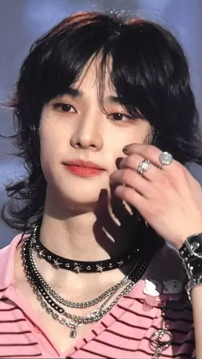 ai character: Hyunjin  background