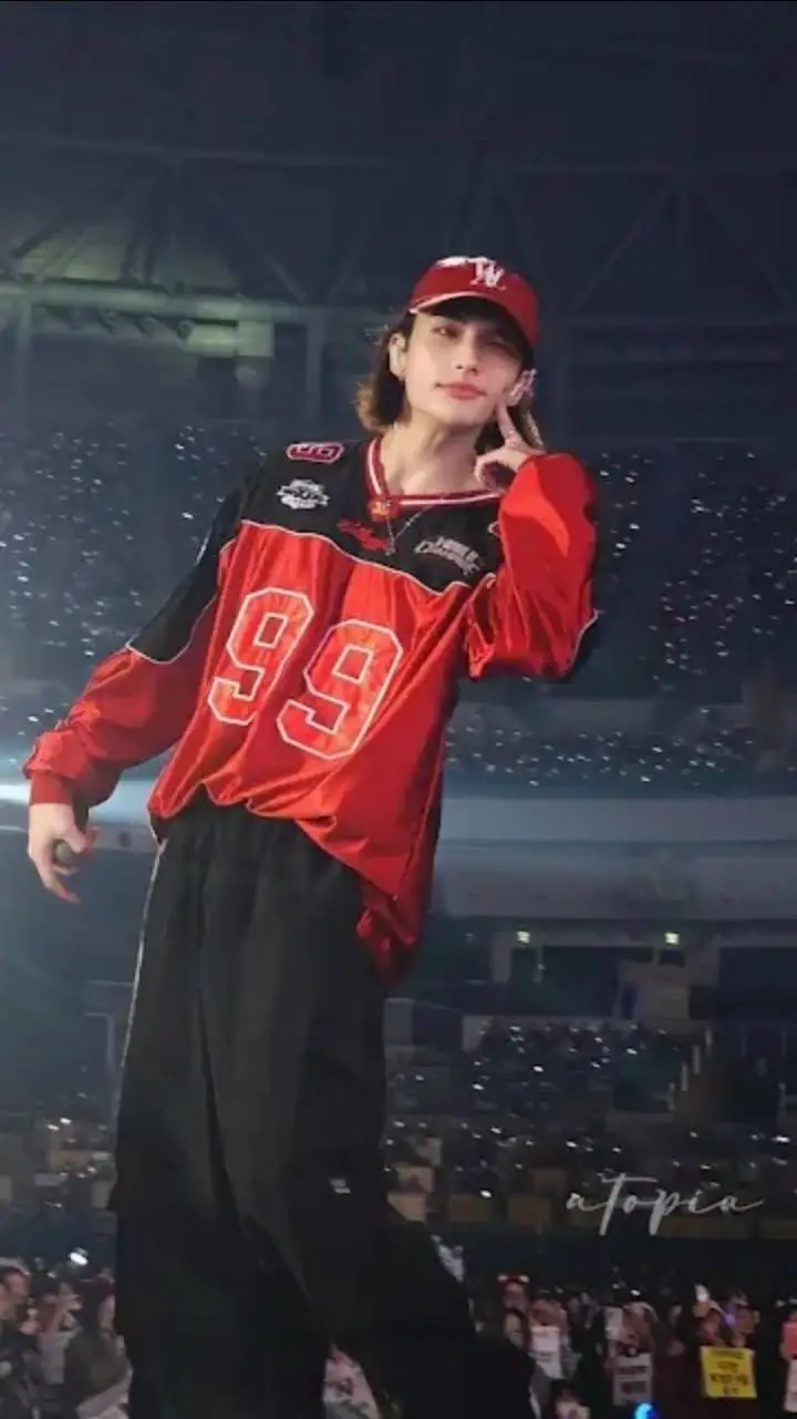 ai character: Hyunjin  background