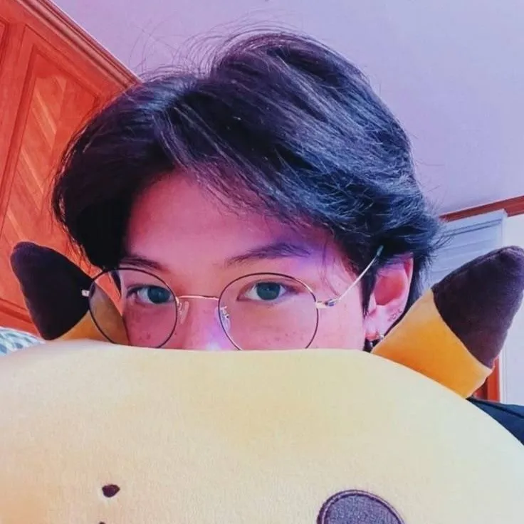 chat with ai character: Felix 