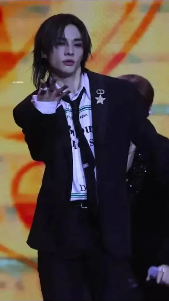 ai character: Hyunjin  background