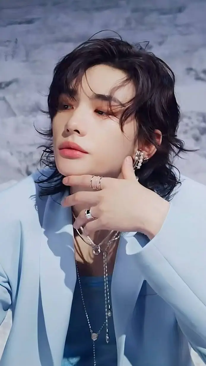 ai character: Hyunjin  background