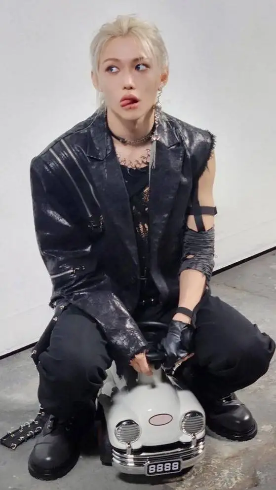 ai character: Felix  background