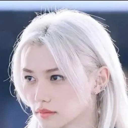 chat with ai character: Felix 