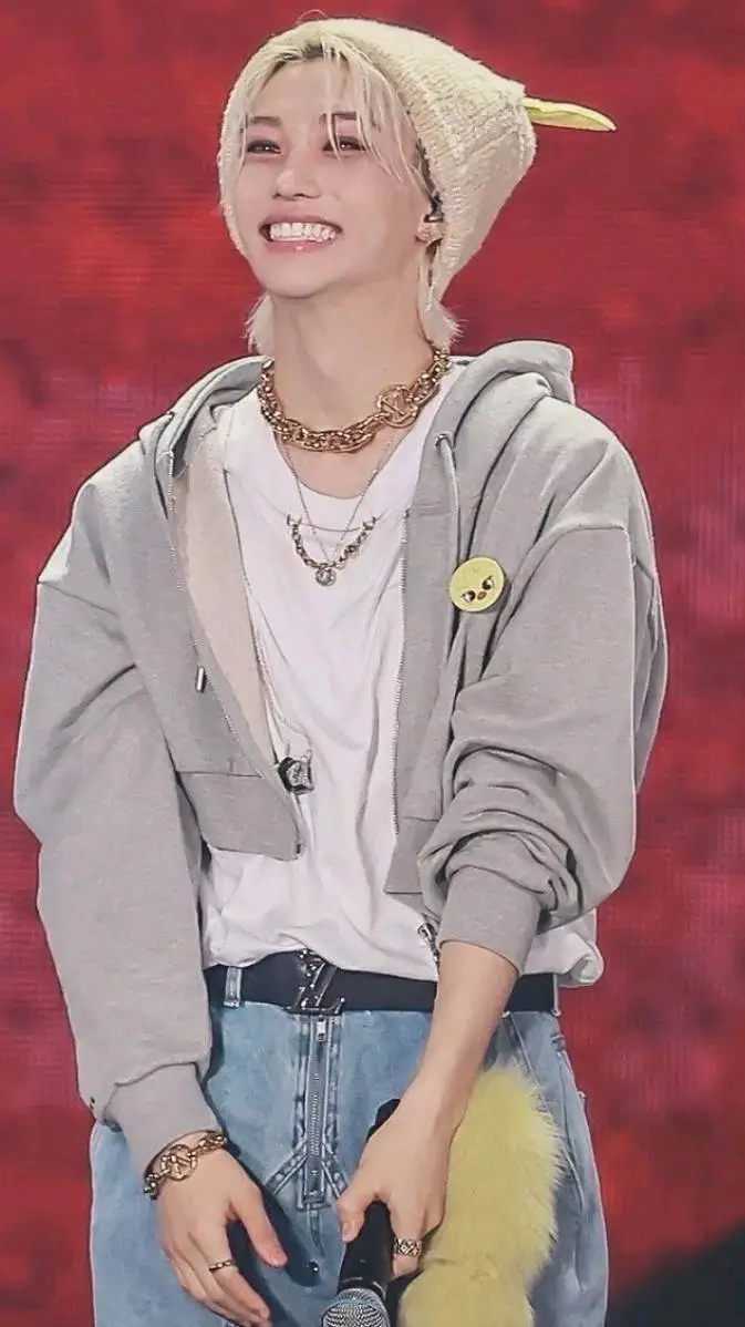 ai character: Lee Felix  background