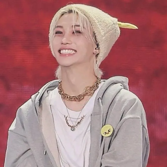 chat with ai character: Lee Felix 