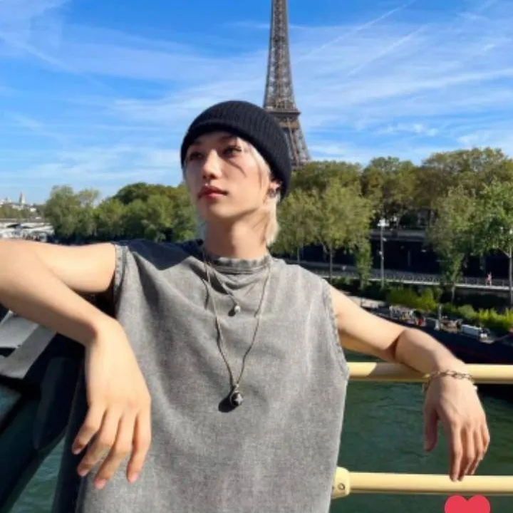 chat with ai character: Felix 