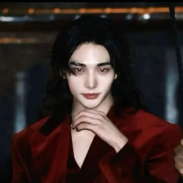 chat with ai character: Hyunjin 🥀