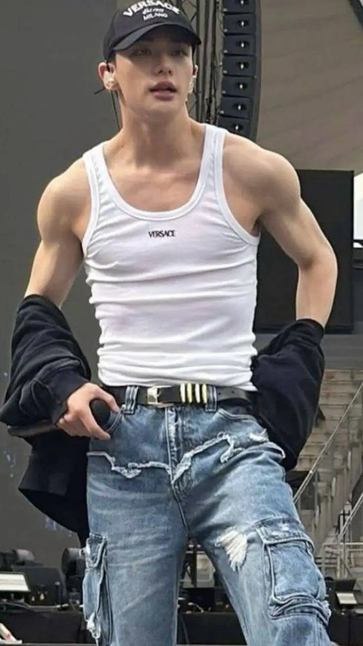 ai character: Hwang 🥟 Hyunjin 🥟 background