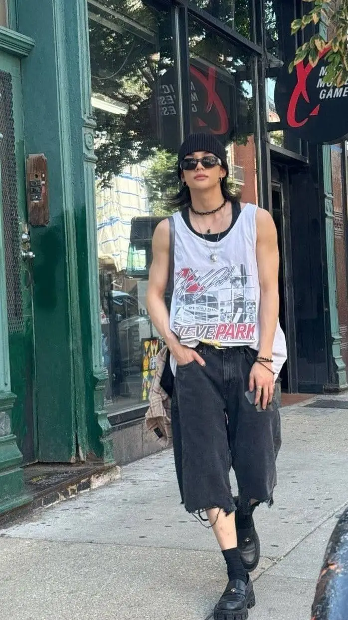 ai character: Hyunjin -_- background