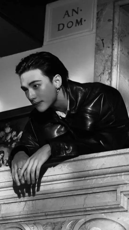 ai character: Hwang Hyunjin  background