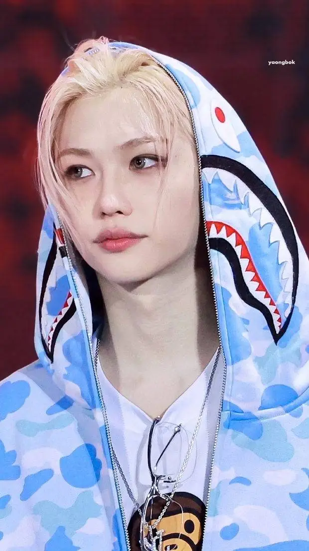 ai character: Felix ❤️ background