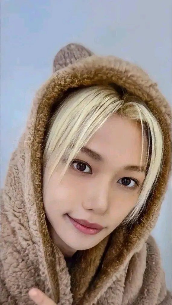 ai character: Felix  background