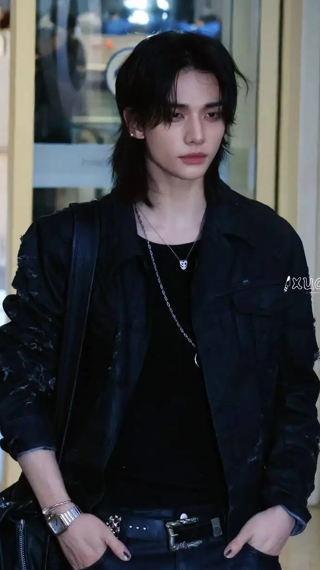 ai character: Hyunjin  background