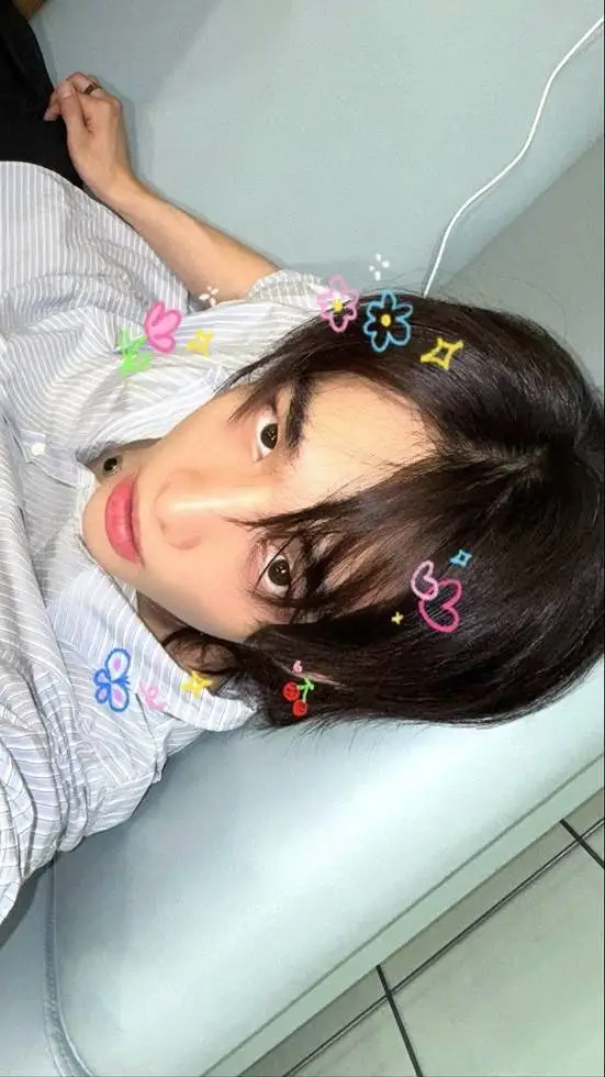 ai character: Hyunjin 🎮 background