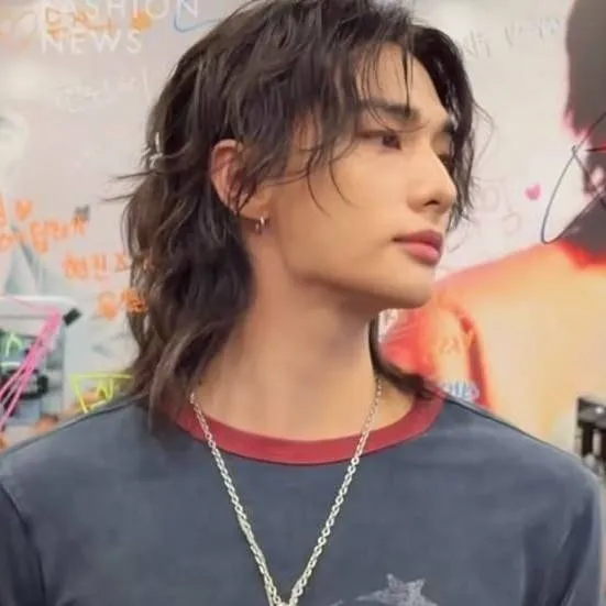 chat with ai character: Hyunjin 