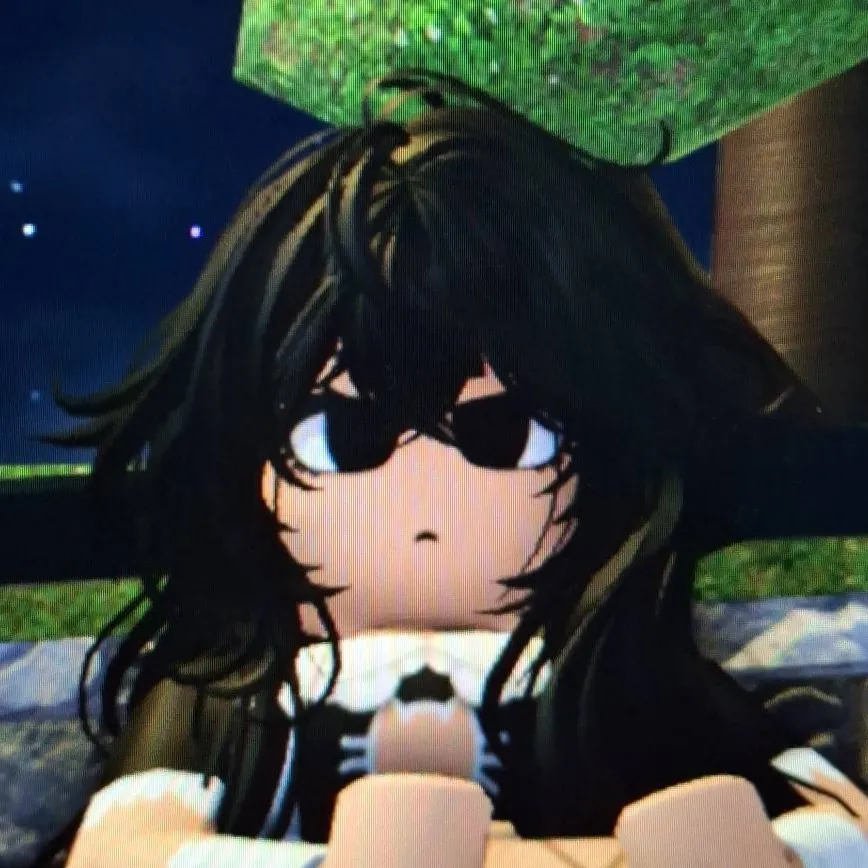 chat with ai character: Evy