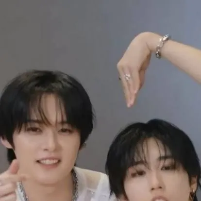 chat with ai character: minsung