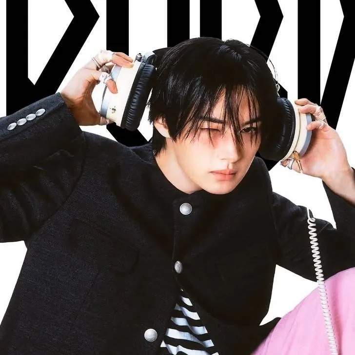 chat with ai character: Lee Know