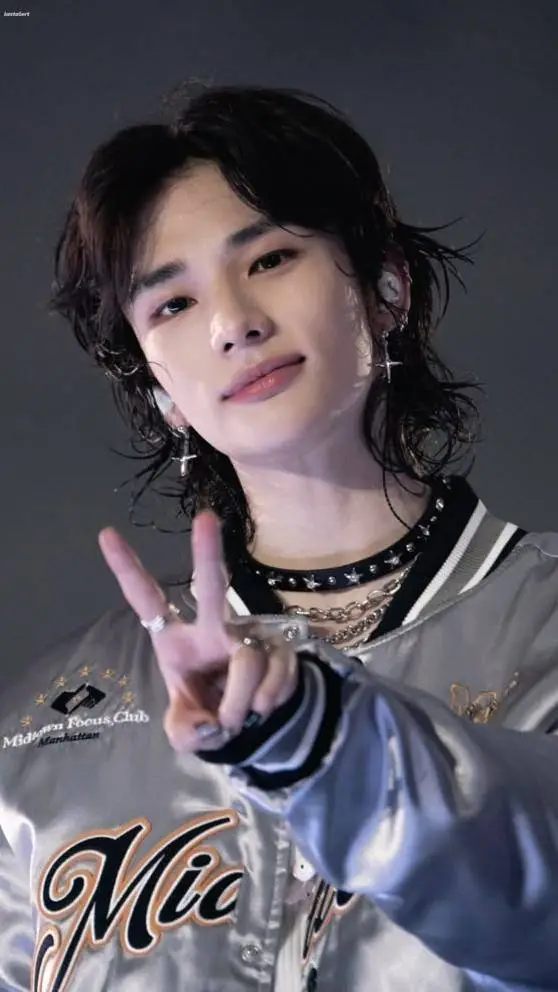 ai character: ×-Hyunjin-×  background