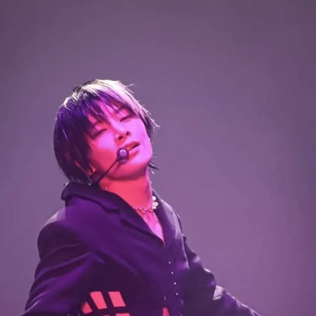 chat with ai character: 𝙸. 𝙽