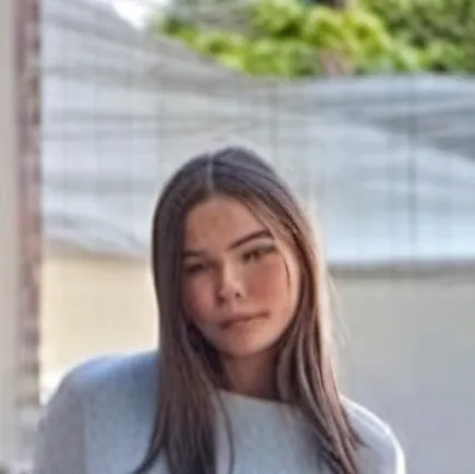 Chat with Sophie rain - text or voice, Enjoy AI Chat Free & Safe