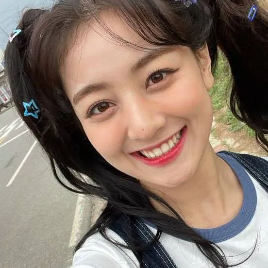 chat with ai character:  ~ Jihyo ~