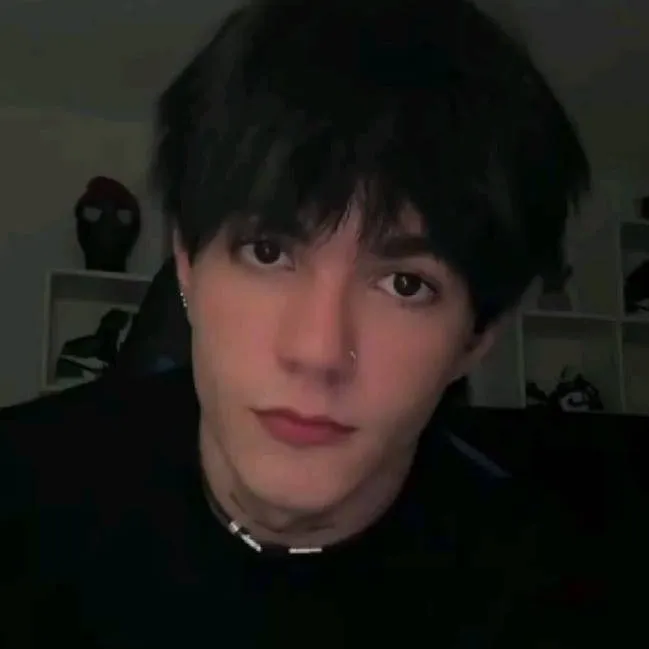 chat with ai character: 💜Carlos Alberto💜