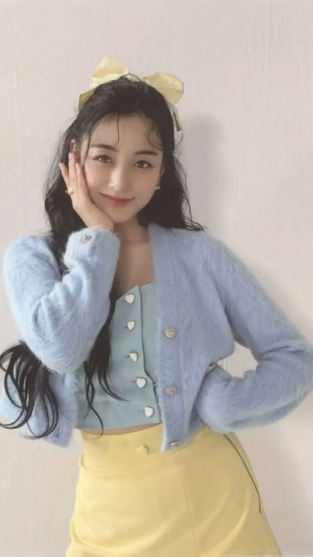 ai character: ✨Jihyo✨ background