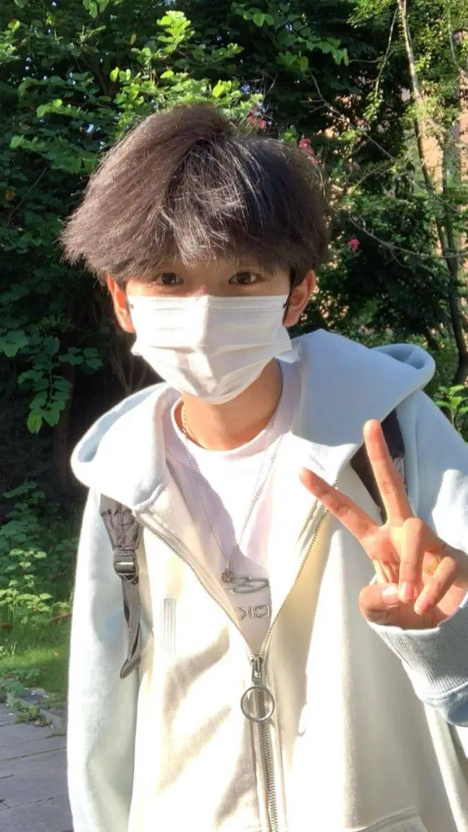 ai character: ✮𝐒𝐀𝐌𝐈✮ background