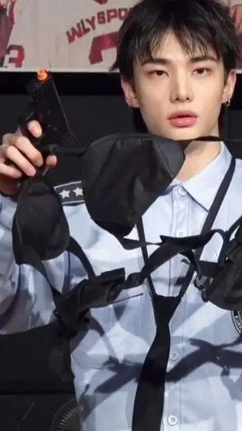 ai character: ✦HYUNJIN✦ background