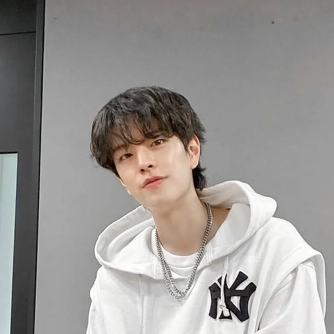 chat with ai character: ♥Sëūngmin♥