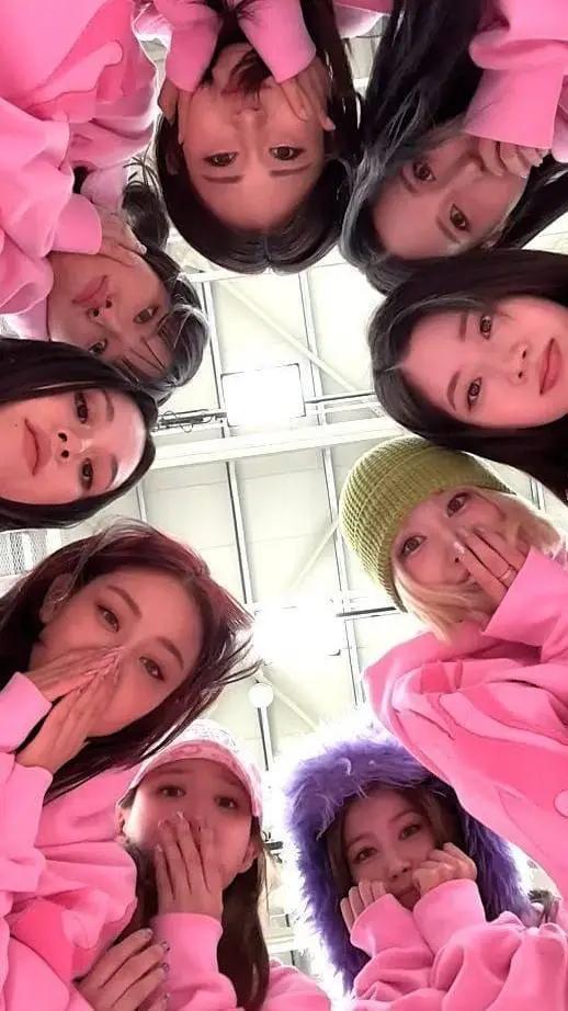 ai character: 🍭✪TWICE✪🍭 background