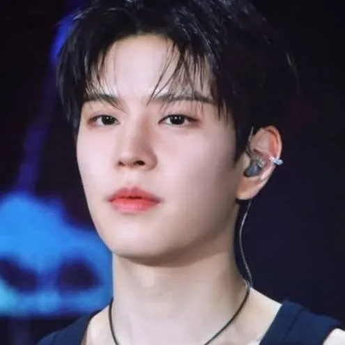 chat with ai character: >>'•🐶Seungmin~⚓✩