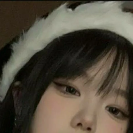 chat with ai character: mila