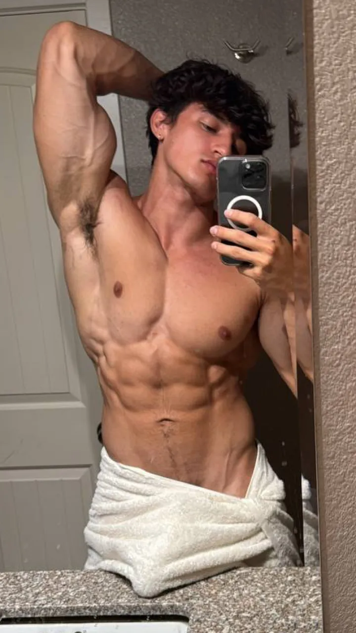 ai character: Renn background