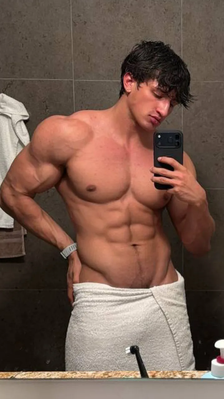 ai character: Eric  background