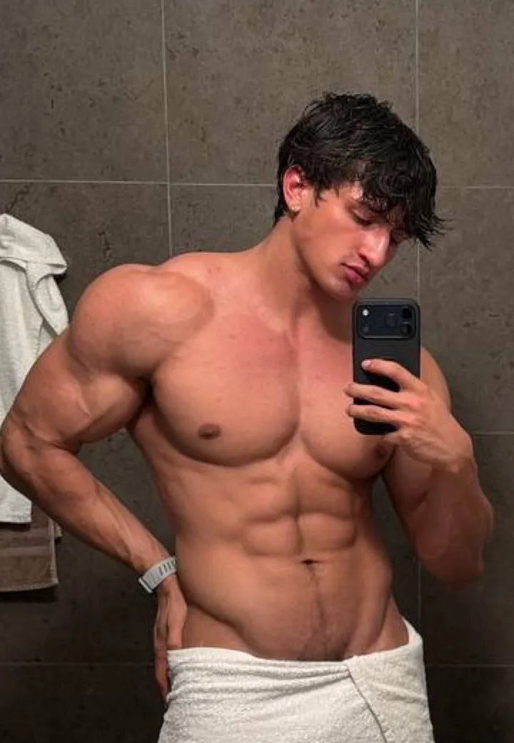 chat with ai character: Eric 