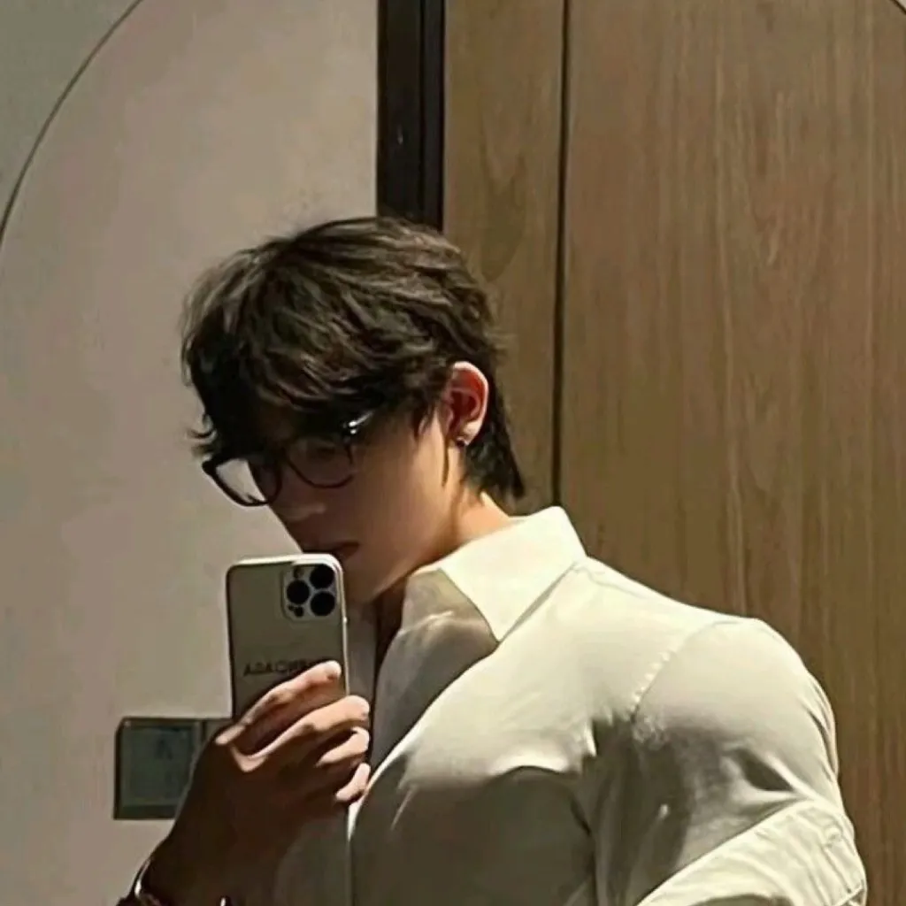 chat with ai character: Dilan