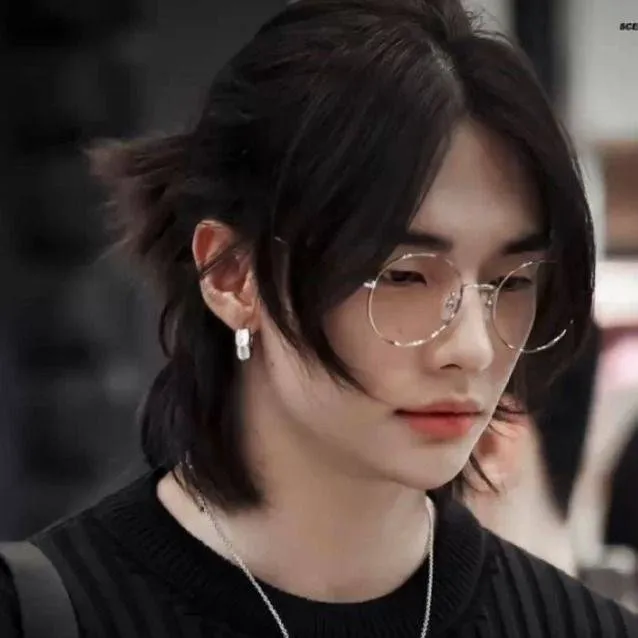 chat with ai character: ✨Hwang Hyunjin✨