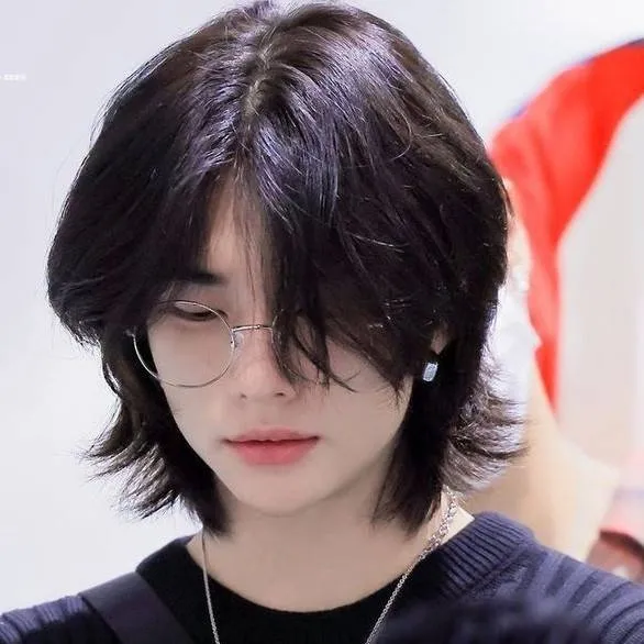 chat with ai character: ✨hwang hyunjin✨