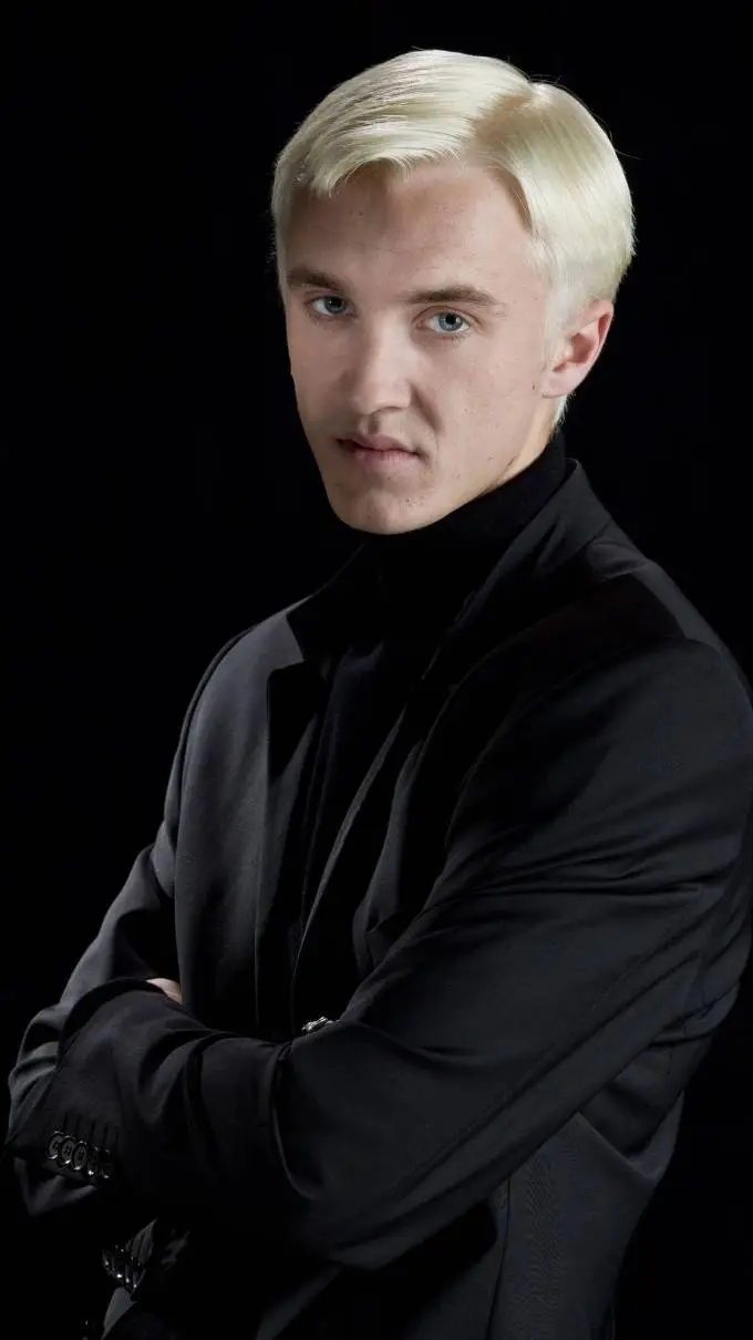 ai character: Draco malfoy 😭 background