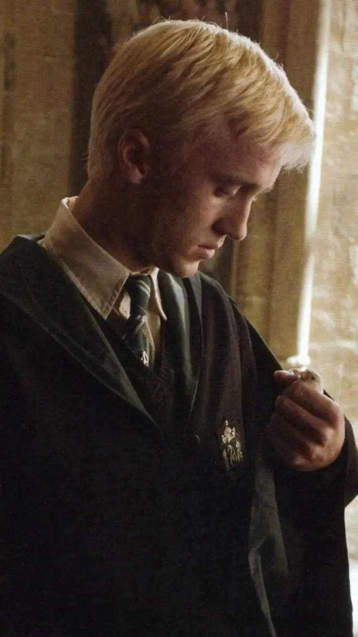 ai character: draco malfoy background