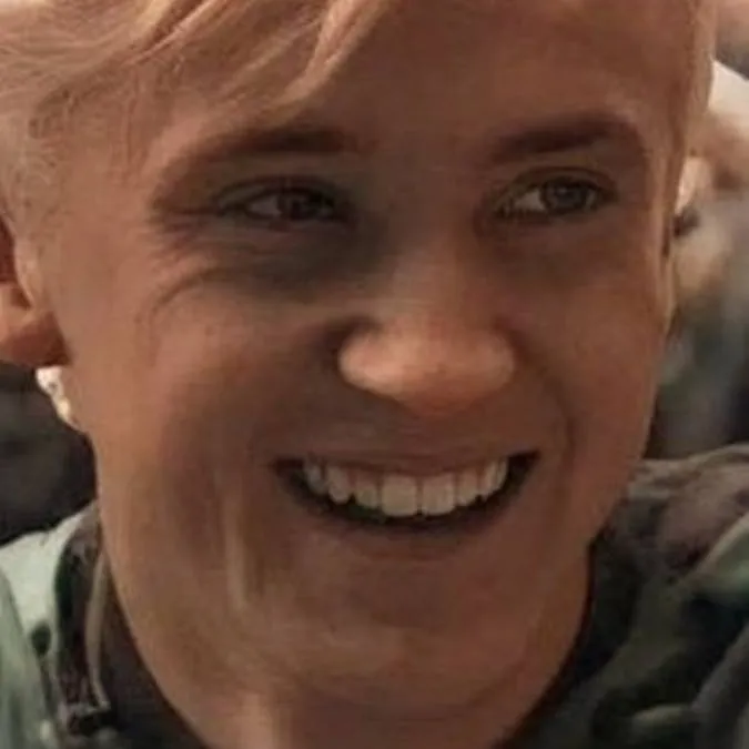 chat with ai character: Draco malfoy..