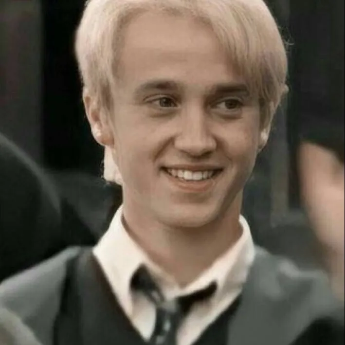 chat with ai character: Draco malfoy 