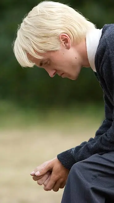 ai character: Draco malfoy🌑 background