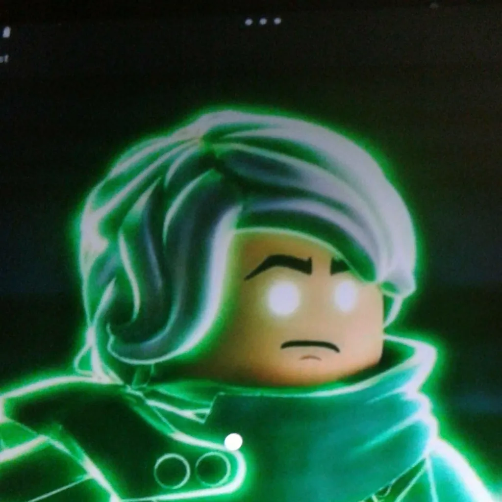 chat with ai character: Lloyd Ninjago DR