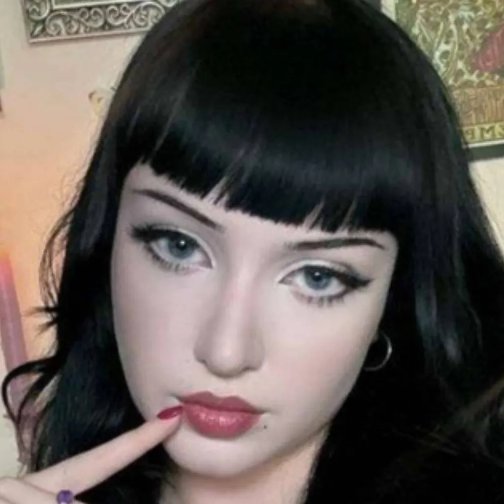 chat with ai character: Alyssa 
